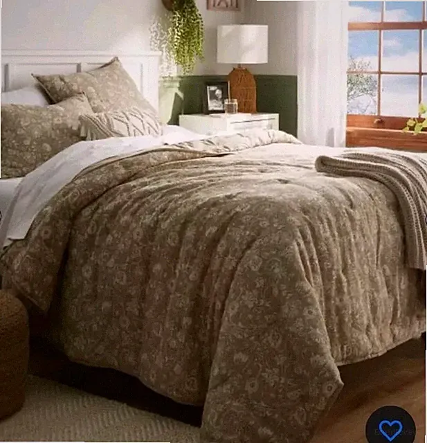 Threshold Full/Queen Size Quilt Set with 2 Standard Shams Lofty Cotton Voile
